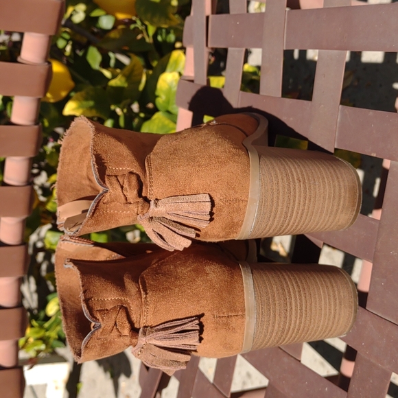 Universal Thread Light Brown Suede Booties Side Zipper 7 - Picture 3 of 8